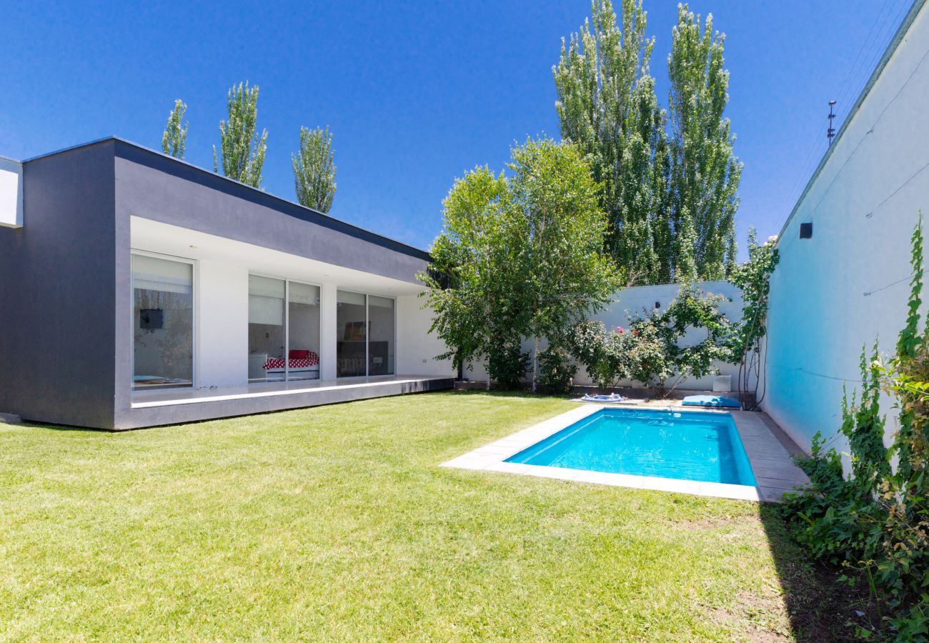 Casa em Maipù -  Casa con pileta y quincho a 5 minutos de Chacras! Casa em Maipù -  Casa con pileta y quincho a 5 minutos de Chacras!