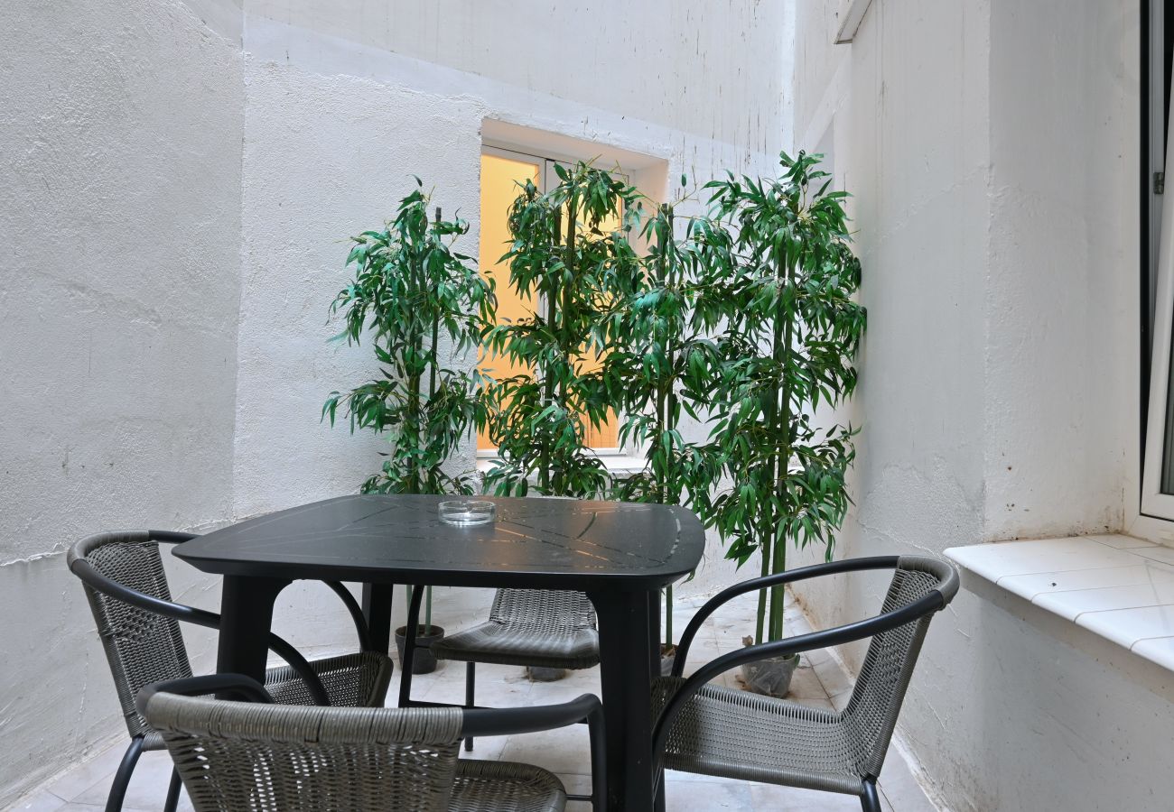 Apartamento em Madrid - Moderno y elegante ap. Barrio Ibiza Temporal Apartamento em Madrid - Moderno y elegante ap. Barrio Ibiza Temporal