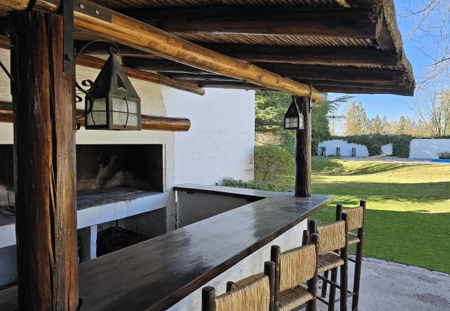 Casa em Luján de Cuyo -  Amplia y cálida rodeada de verde con seguridad Casa em Luján de Cuyo -  Amplia y cálida rodeada de verde con seguridad