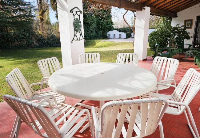 Casa em Luján de Cuyo -  Amplia y cálida rodeada de verde con seguridad Casa em Luján de Cuyo -  Amplia y cálida rodeada de verde con seguridad