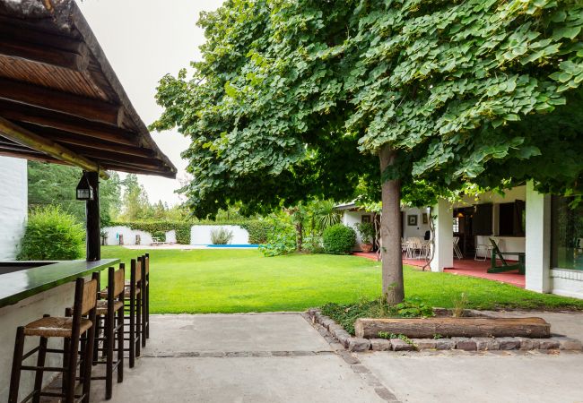 Casa em Luján de Cuyo -  Amplia y cálida rodeada de verde con seguridad Casa em Luján de Cuyo -  Amplia y cálida rodeada de verde con seguridad