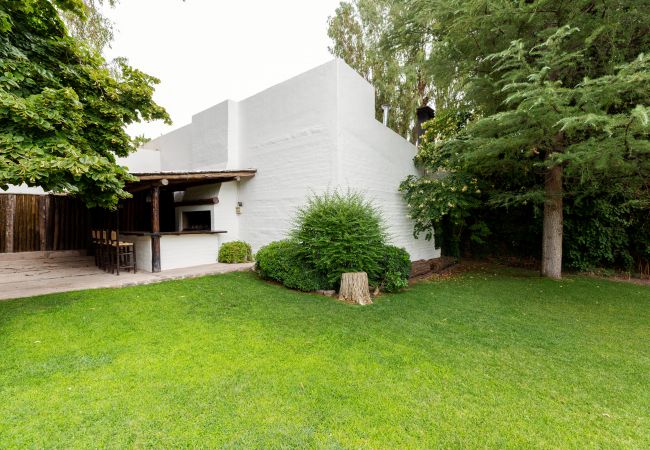 Casa em Luján de Cuyo -  Amplia y cálida rodeada de verde con seguridad Casa em Luján de Cuyo -  Amplia y cálida rodeada de verde con seguridad