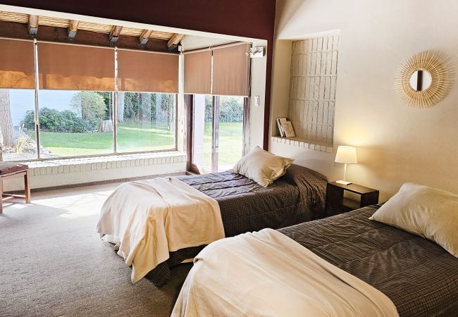 Casa em Luján de Cuyo -  Amplia y cálida rodeada de verde con seguridad Casa em Luján de Cuyo -  Amplia y cálida rodeada de verde con seguridad