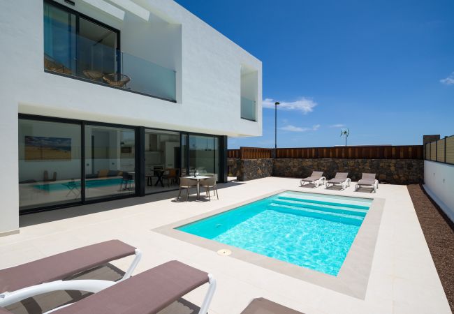 Villa em Corralejo -  Villa Deluxe Las Calderas 01 with private pool Villa em Corralejo -  Villa Deluxe Las Calderas 01 with private pool