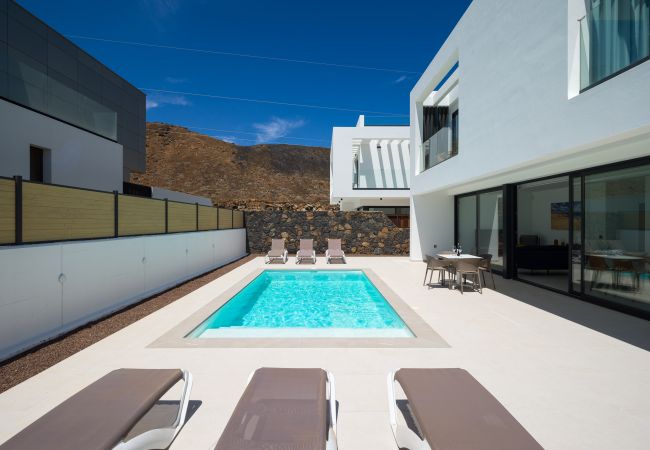 Villa em Corralejo -  Villa Deluxe Las Calderas 01 with private pool Villa em Corralejo -  Villa Deluxe Las Calderas 01 with private pool