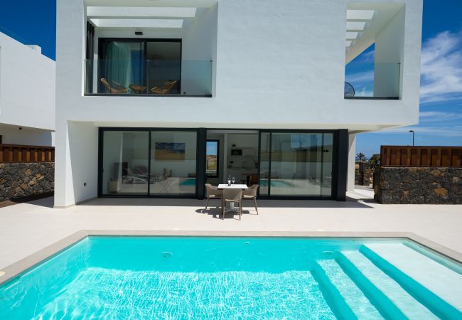 Villa em Corralejo -  Villa Deluxe Las Calderas 01 with private pool Villa em Corralejo -  Villa Deluxe Las Calderas 01 with private pool