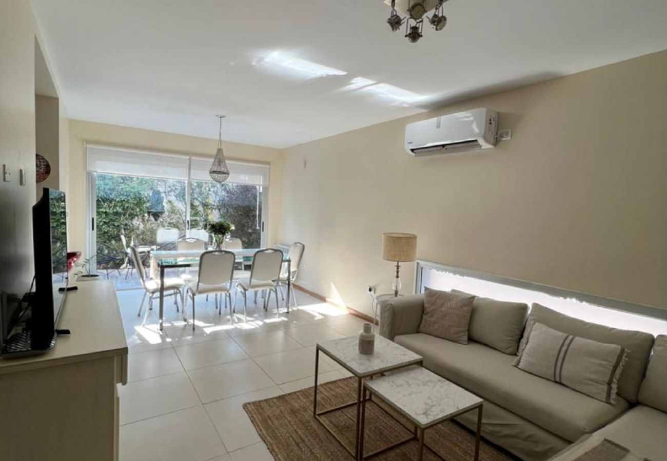 Casa em Luján de Cuyo -  Espacioso duplex cerca del mall Palmares Casa em Luján de Cuyo -  Espacioso duplex cerca del mall Palmares