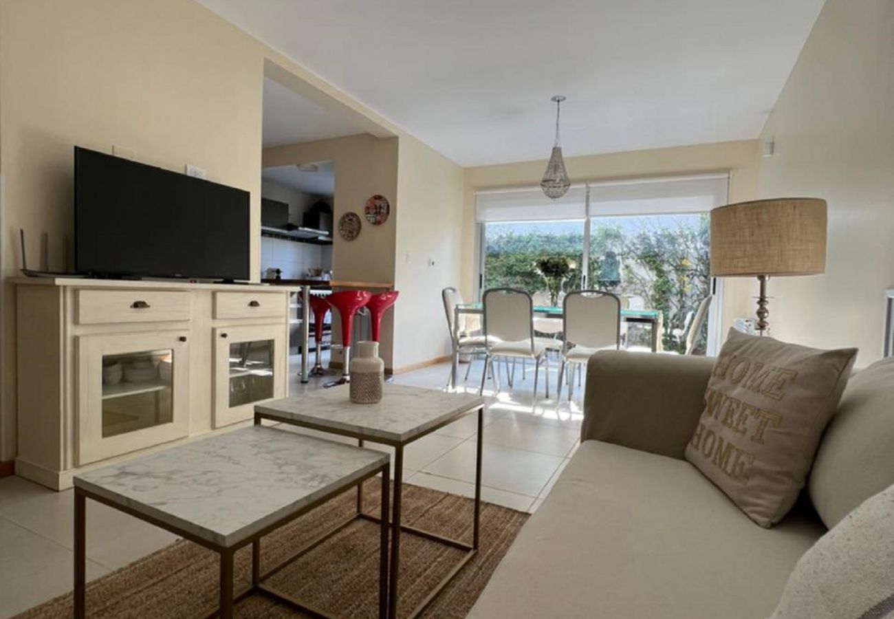 Casa em Luján de Cuyo -  Espacioso duplex cerca del mall Palmares Casa em Luján de Cuyo -  Espacioso duplex cerca del mall Palmares