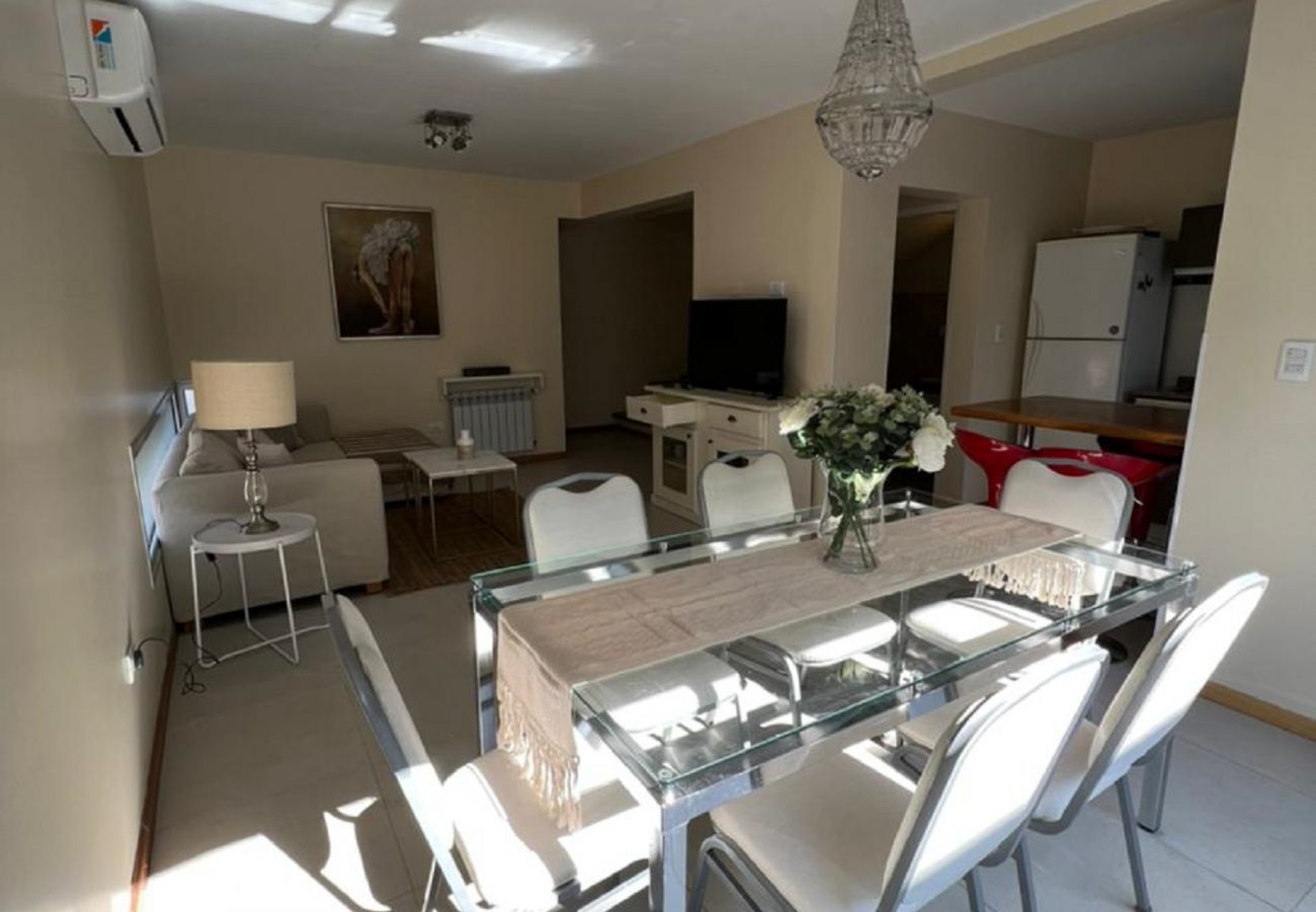 Casa em Luján de Cuyo -  Espacioso duplex cerca del mall Palmares Casa em Luján de Cuyo -  Espacioso duplex cerca del mall Palmares