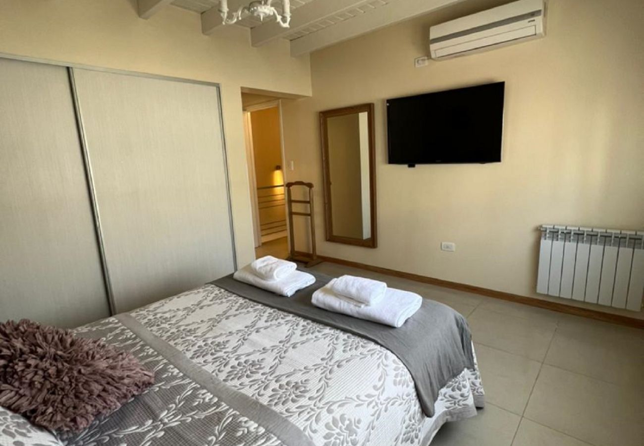 Casa em Luján de Cuyo -  Espacioso duplex cerca del mall Palmares Casa em Luján de Cuyo -  Espacioso duplex cerca del mall Palmares