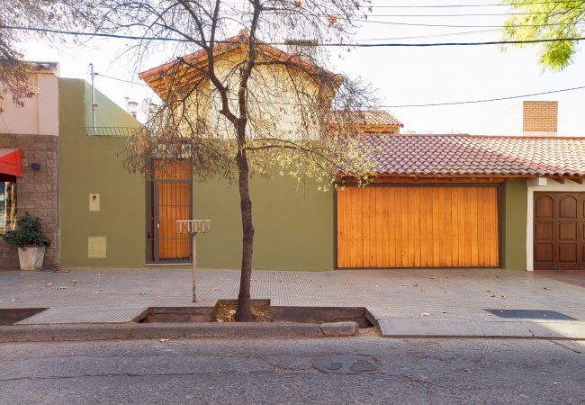 Casa em Mendoza - Espectacular casa cerca de Arístides Villanueva Casa em Mendoza - Espectacular casa cerca de Arístides Villanueva
