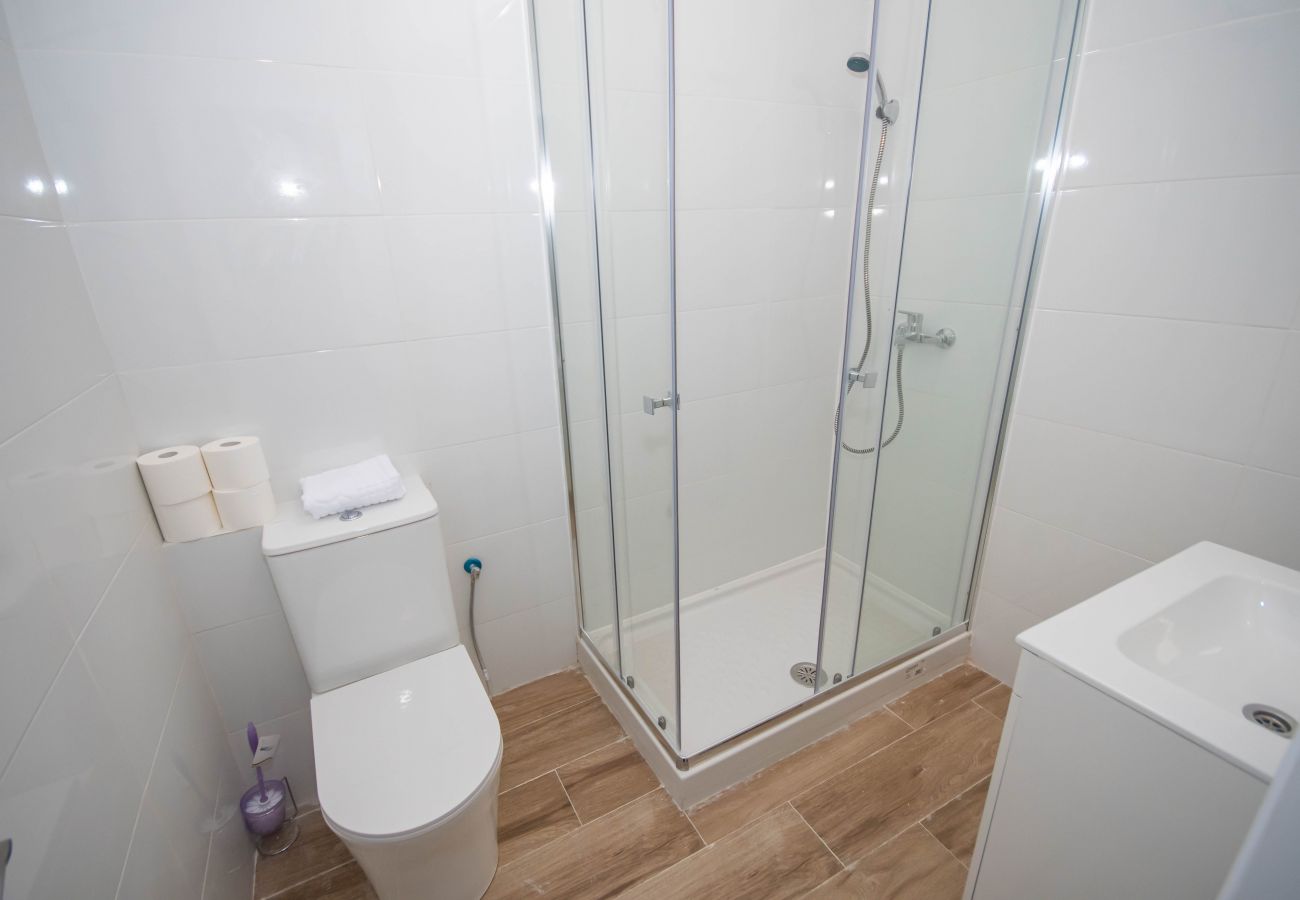 Apartamento em Madrid - Luminoso y amplio apartamento en Cuatro Caminos Madrid. Temporal  Apartamento em Madrid - Luminoso y amplio apartamento en Cuatro Caminos Madrid. Temporal