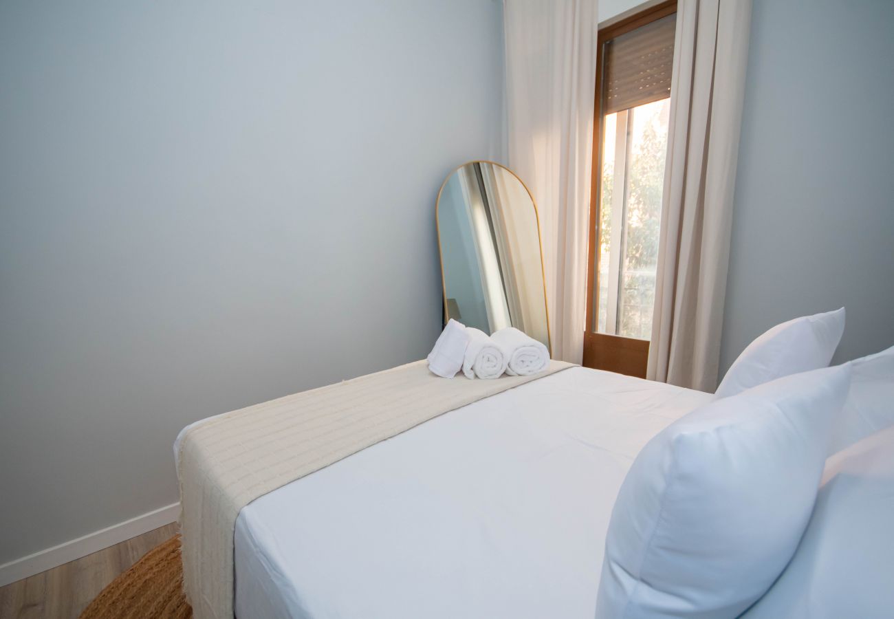 Apartamento em Madrid - Luminoso y amplio apartamento en Cuatro Caminos Madrid. Temporal  Apartamento em Madrid - Luminoso y amplio apartamento en Cuatro Caminos Madrid. Temporal