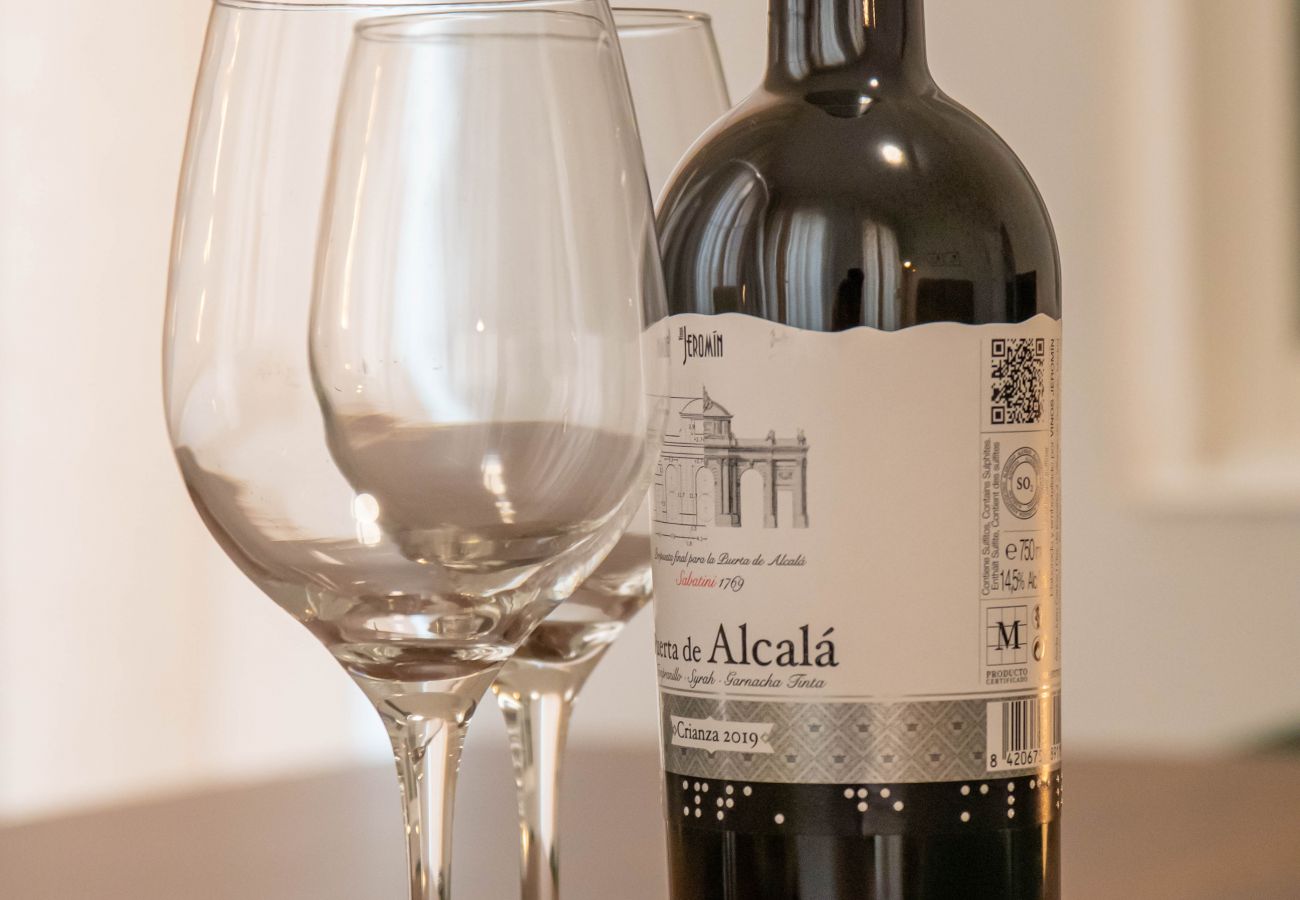 Apartamento em Madrid - Luminoso y amplio apartamento en Cuatro Caminos Madrid. Temporal  Apartamento em Madrid - Luminoso y amplio apartamento en Cuatro Caminos Madrid. Temporal