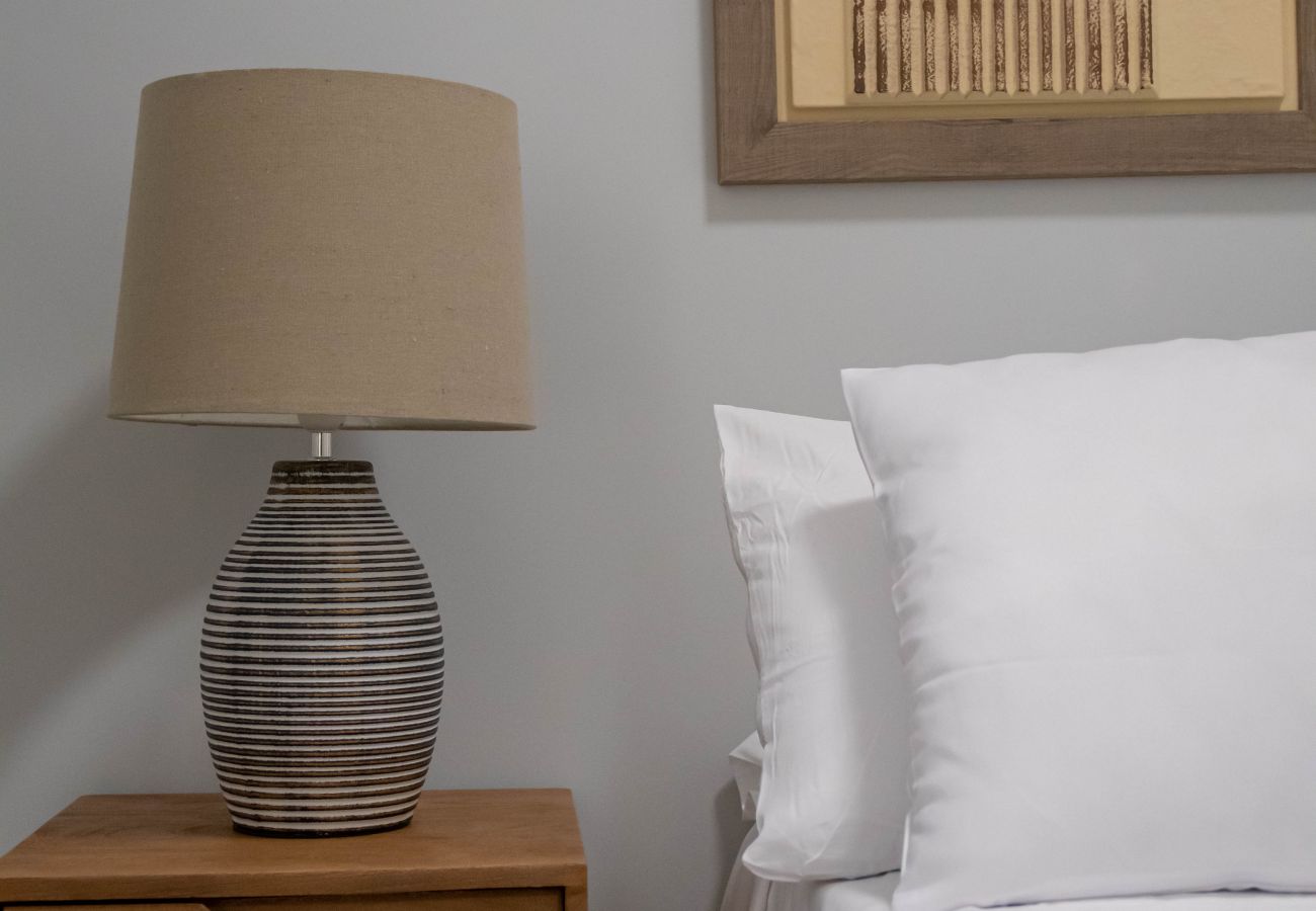 Apartamento em Madrid - Luminoso y amplio apartamento en Cuatro Caminos Madrid. Temporal  Apartamento em Madrid - Luminoso y amplio apartamento en Cuatro Caminos Madrid. Temporal