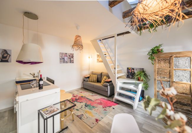 Apartamento em Madrid - Encantadora buhardilla dúplex en el corazón de Madrid.Temporal Apartamento em Madrid - Encantadora buhardilla dúplex en el corazón de Madrid.Temporal