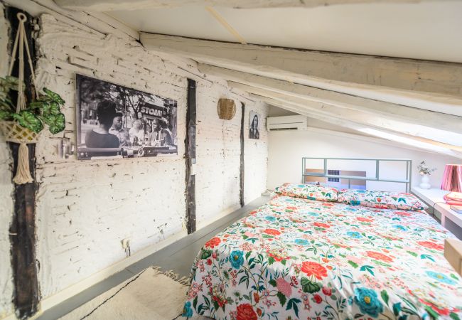 Apartamento em Madrid - Encantadora buhardilla dúplex en el corazón de Madrid.Temporal Apartamento em Madrid - Encantadora buhardilla dúplex en el corazón de Madrid.Temporal