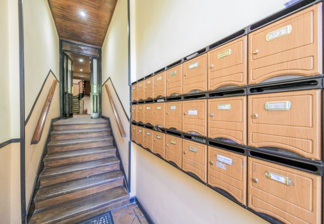 Apartamento em Madrid - Encantadora buhardilla dúplex en el corazón de Madrid.Temporal Apartamento em Madrid - Encantadora buhardilla dúplex en el corazón de Madrid.Temporal