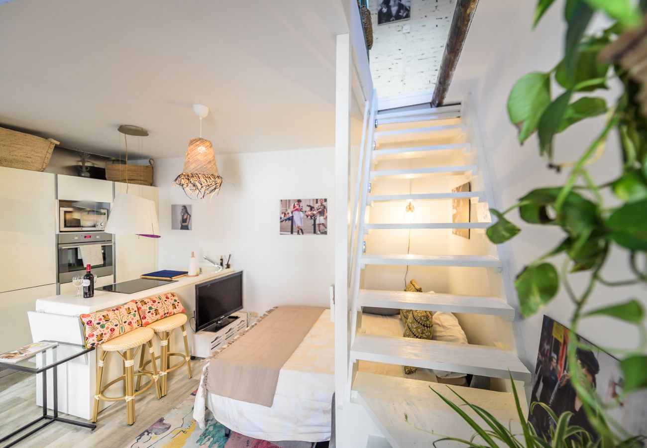 Apartamento em Madrid - Encantadora buhardilla dúplex en el corazón de Madrid.Temporal Apartamento em Madrid - Encantadora buhardilla dúplex en el corazón de Madrid.Temporal