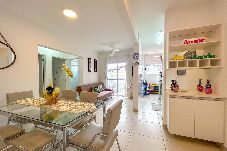 Apartamento em Ubatuba - Apto c churrasq, piscina a 350m Praia das Toninhas