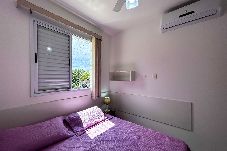 Apartamento em Ubatuba - Apto c churrasq, piscina a 350m Praia das Toninhas