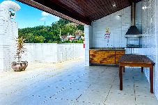 Apartamento em Ubatuba - Apto c churrasq, piscina a 350m Praia das Toninhas