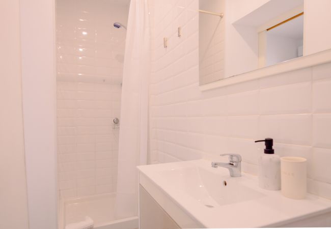 Apartamento em Madrid - Encantadora vivienda de dos dormitorios en el Centro de Madrid. Temporal Apartamento em Madrid - Encantadora vivienda de dos dormitorios en el Centro de Madrid. Temporal