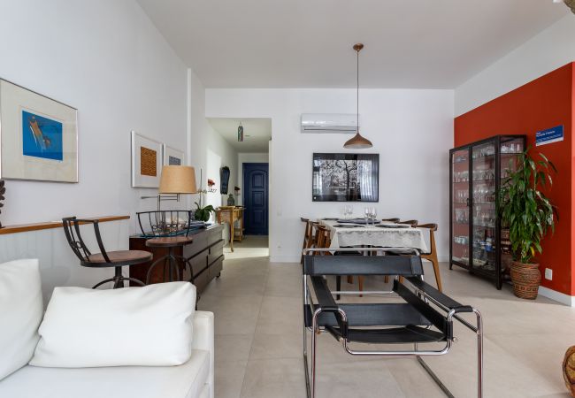 Apartamento em Rio de Janeiro - 3 minutos da praia do Leme | GRC701 Apartamento em Rio de Janeiro - 3 minutos da praia do Leme | GRC701