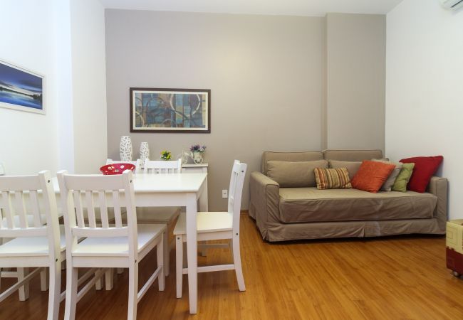 Apartamento em Rio de Janeiro - Brt401B|2 quartos em Copacabana, 10 min do Posto 3 Apartamento em Rio de Janeiro - Brt401B|2 quartos em Copacabana, 10 min do Posto 3