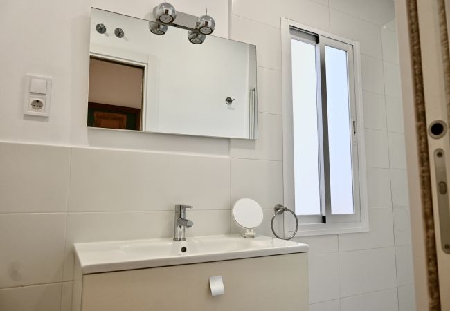 Apartamento em Madrid - Moderno Apartamento de dos dormitorios y dos baños en Avenida América .Temporal Apartamento em Madrid - Moderno Apartamento de dos dormitorios y dos baños en Avenida América .Temporal