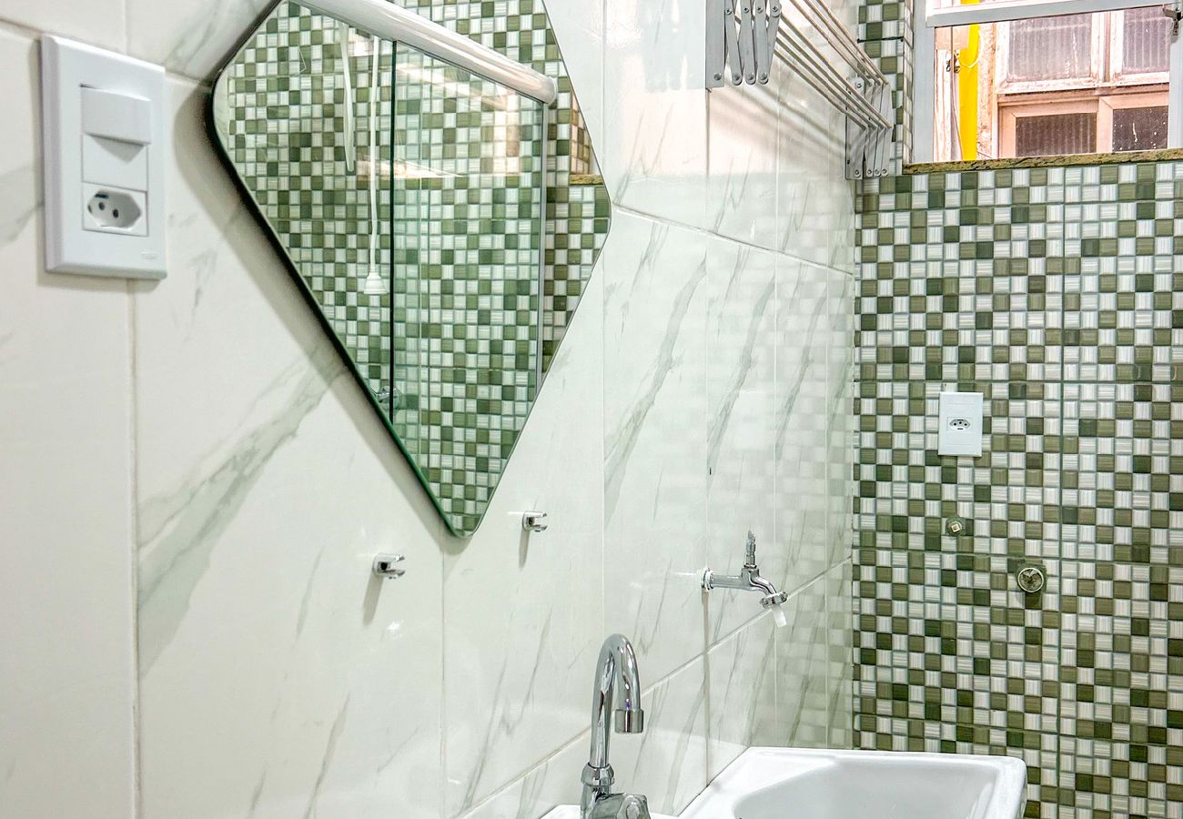 Apartamento em Rio de Janeiro - Ótimo studio c WiFi a 190m da Praia do Leme/RJ	 Apartamento em Rio de Janeiro - Ótimo studio c WiFi a 190m da Praia do Leme/RJ