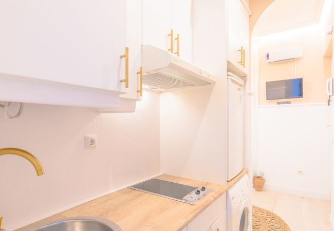 Apartamento em Madrid - Atractivo apartamento de un dormitorio con patio interior junto al Intercambiador de Avenida América Temporal Apartamento em Madrid - Atractivo apartamento de un dormitorio con patio interior junto al Intercambiador de Avenida América Temporal