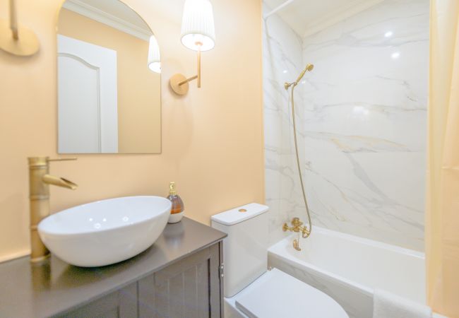 Apartamento em Madrid - Atractivo apartamento de un dormitorio con patio interior junto al Intercambiador de Avenida América Temporal Apartamento em Madrid - Atractivo apartamento de un dormitorio con patio interior junto al Intercambiador de Avenida América Temporal