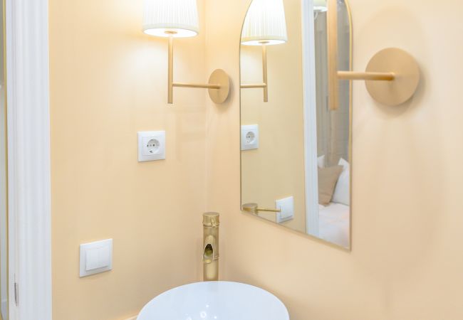 Apartamento em Madrid - Atractivo apartamento de un dormitorio con patio interior junto al Intercambiador de Avenida América Temporal Apartamento em Madrid - Atractivo apartamento de un dormitorio con patio interior junto al Intercambiador de Avenida América Temporal