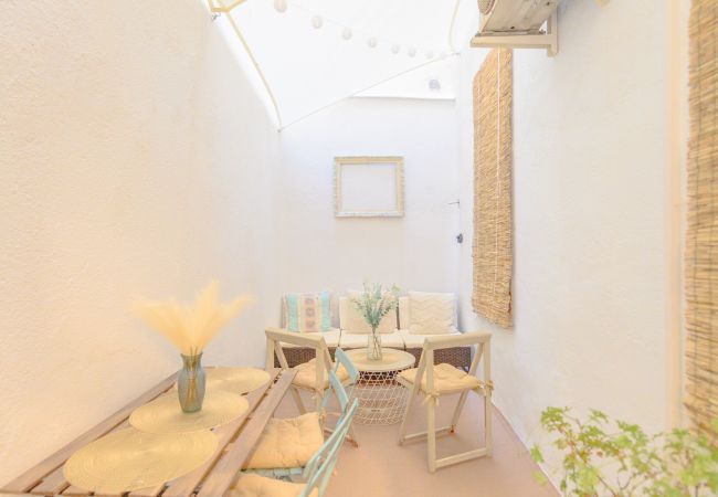 Apartamento em Madrid - Atractivo apartamento de un dormitorio con patio interior junto al Intercambiador de Avenida América Temporal Apartamento em Madrid - Atractivo apartamento de un dormitorio con patio interior junto al Intercambiador de Avenida América Temporal