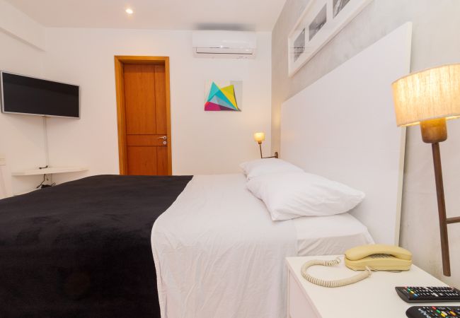 Apart-hotel em Rio de Janeiro - JON705 | Cobertura em Ipanema com vista pro Cristo Apart-hotel em Rio de Janeiro - JON705 | Cobertura em Ipanema com vista pro Cristo