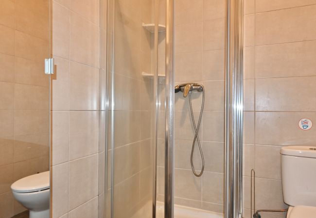 Apartamento em Madrid - Apartamento de Cuatro Dormitorios en el Bohemio Barrio de Malasaña.Temporal  Apartamento em Madrid - Apartamento de Cuatro Dormitorios en el Bohemio Barrio de Malasaña.Temporal