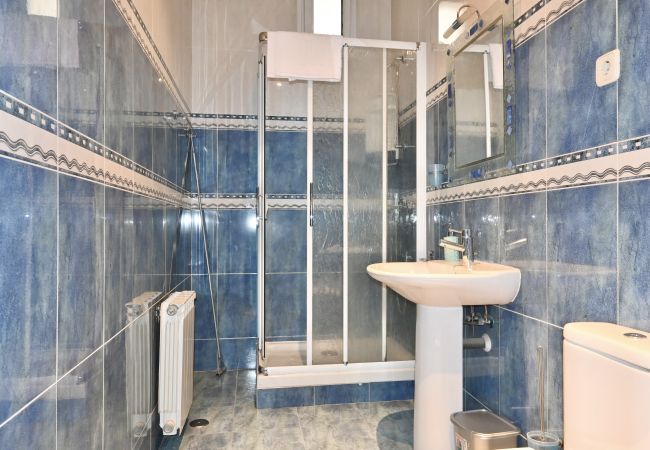 Apartamento em Madrid - Apartamento de Cuatro Dormitorios en el Bohemio Barrio de Malasaña.Temporal  Apartamento em Madrid - Apartamento de Cuatro Dormitorios en el Bohemio Barrio de Malasaña.Temporal