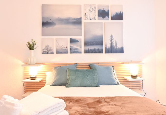 Apartamento em Madrid - Apartamento de Cuatro Dormitorios en el Bohemio Barrio de Malasaña.Temporal  Apartamento em Madrid - Apartamento de Cuatro Dormitorios en el Bohemio Barrio de Malasaña.Temporal