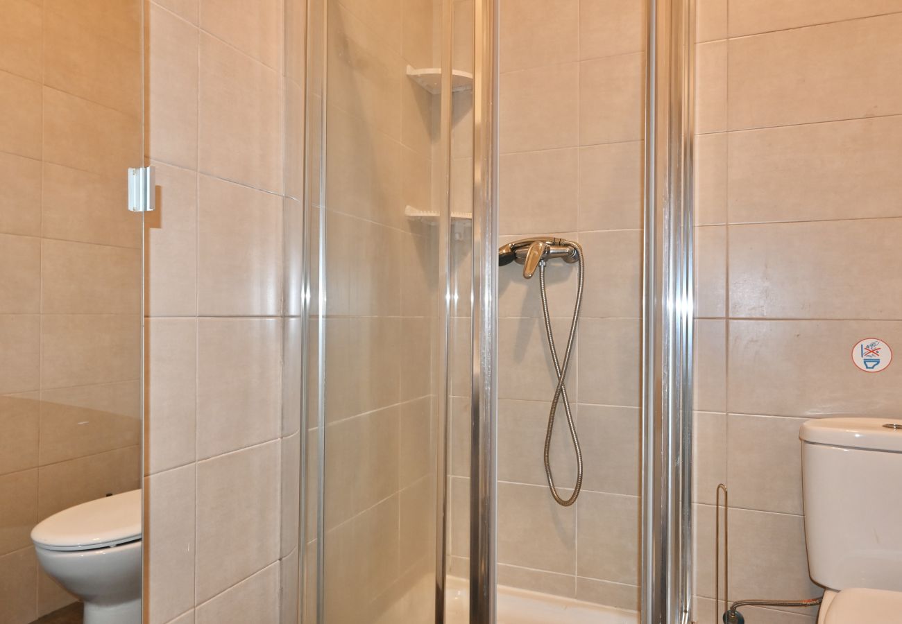 Apartamento em Madrid - Apartamento de Cuatro Dormitorios en el Bohemio Barrio de Malasaña.Temporal  Apartamento em Madrid - Apartamento de Cuatro Dormitorios en el Bohemio Barrio de Malasaña.Temporal