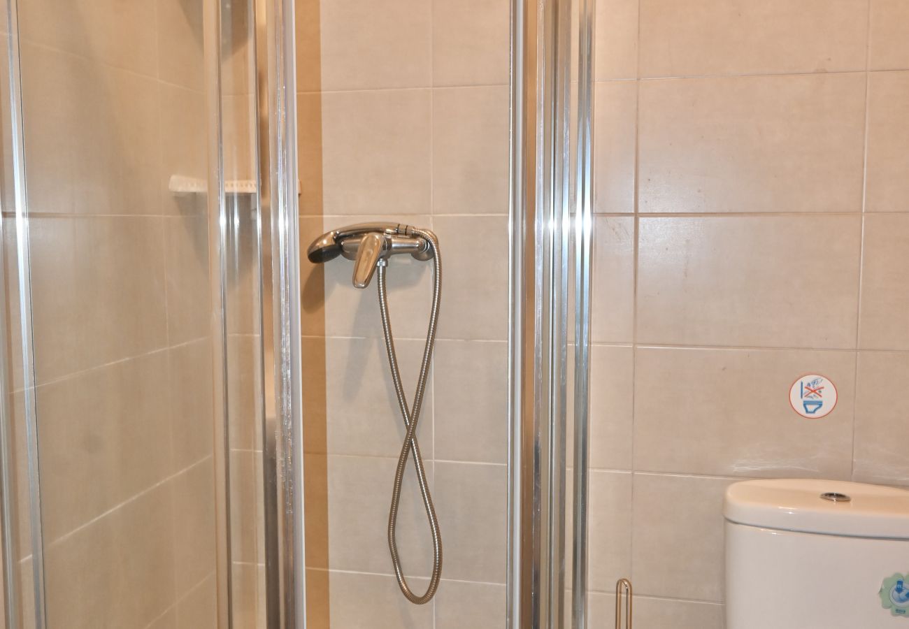 Apartamento em Madrid - Apartamento de Cuatro Dormitorios en el Bohemio Barrio de Malasaña.Temporal  Apartamento em Madrid - Apartamento de Cuatro Dormitorios en el Bohemio Barrio de Malasaña.Temporal
