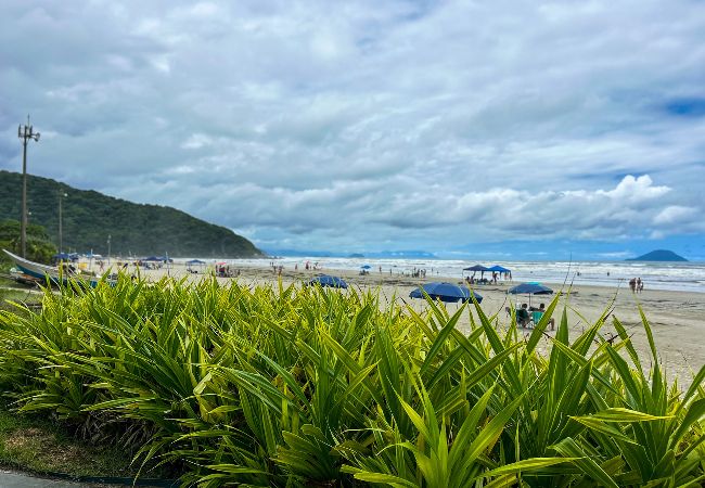 Apartamento em Bertioga - Flat a beira mar da Praia de Guaratuba-Bertioga/SP Apartamento em Bertioga - Flat a beira mar da Praia de Guaratuba-Bertioga/SP