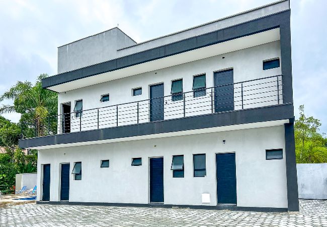 Apartamento em Bertioga - Incrível flat a beira mar na Praia de Guaratuba/SP Apartamento em Bertioga - Incrível flat a beira mar na Praia de Guaratuba/SP