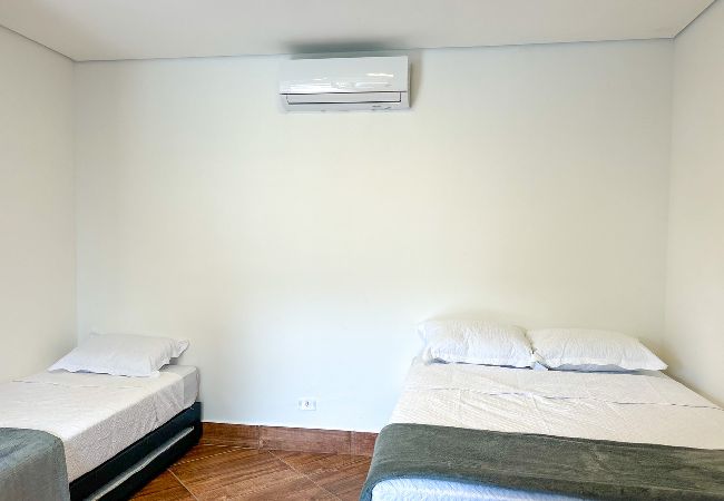 Apartamento em Bertioga - Incrível flat a beira mar na Praia de Guaratuba/SP Apartamento em Bertioga - Incrível flat a beira mar na Praia de Guaratuba/SP