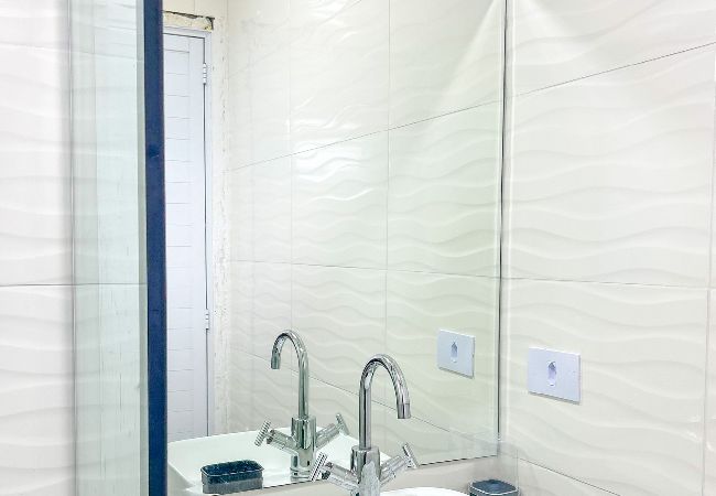 Apartamento em Bertioga - Incrível flat a beira mar na Praia de Guaratuba/SP Apartamento em Bertioga - Incrível flat a beira mar na Praia de Guaratuba/SP