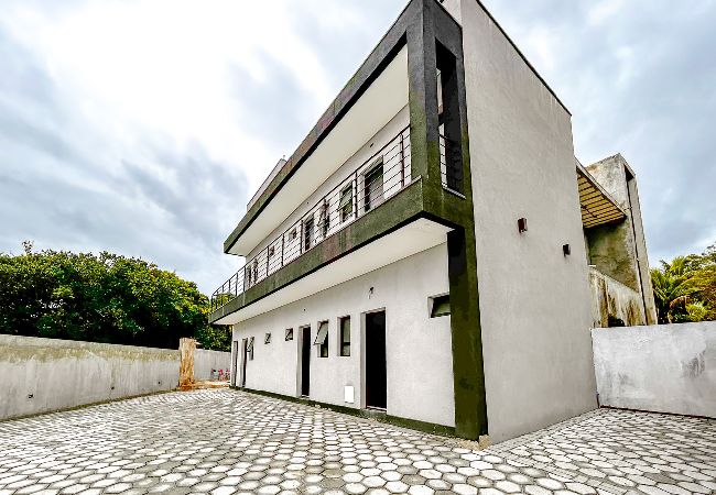 Apartamento em Bertioga - Incrível flat a beira mar na Praia de Guaratuba/SP Apartamento em Bertioga - Incrível flat a beira mar na Praia de Guaratuba/SP