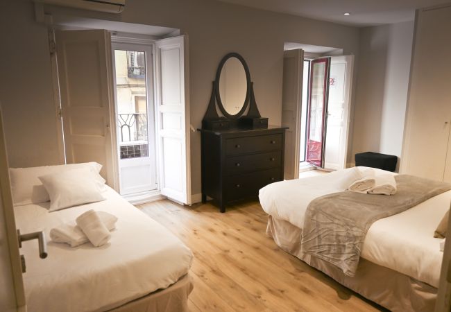 Apartamento em Madrid - Céntrica y amplia vivienda de 4 dormitorios en La Latina Apartamento em Madrid - Céntrica y amplia vivienda de 4 dormitorios en La Latina