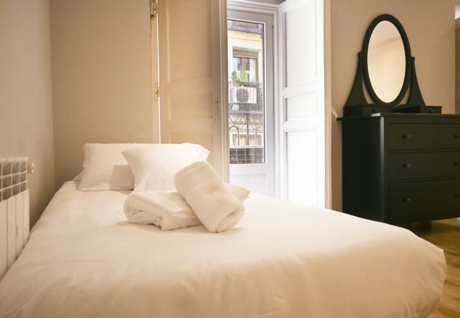 Apartamento em Madrid - Céntrica y amplia vivienda de 4 dormitorios en La Latina Apartamento em Madrid - Céntrica y amplia vivienda de 4 dormitorios en La Latina