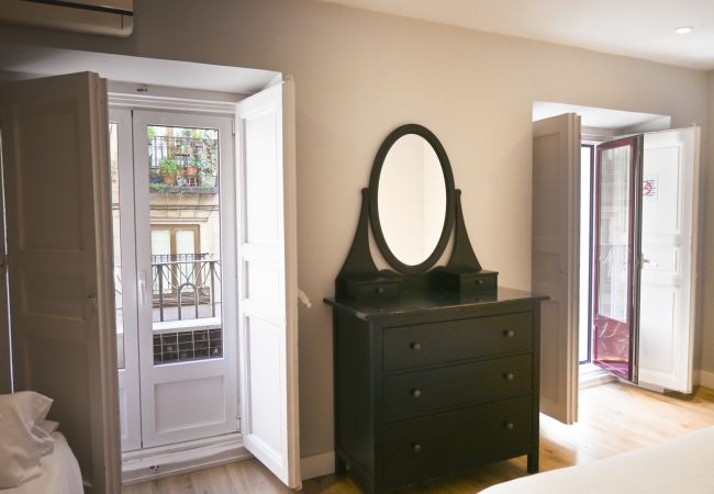Apartamento em Madrid - Céntrica y amplia vivienda de 4 dormitorios en La Latina Apartamento em Madrid - Céntrica y amplia vivienda de 4 dormitorios en La Latina