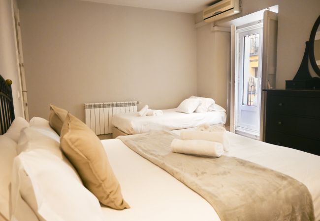 Apartamento em Madrid - Céntrica y amplia vivienda de 4 dormitorios en La Latina Apartamento em Madrid - Céntrica y amplia vivienda de 4 dormitorios en La Latina
